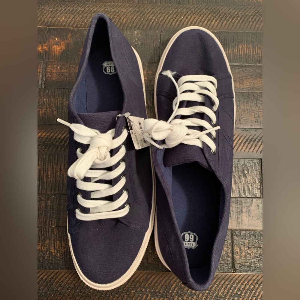 NEW. With tags. Route 66 Mens casual sneakers.